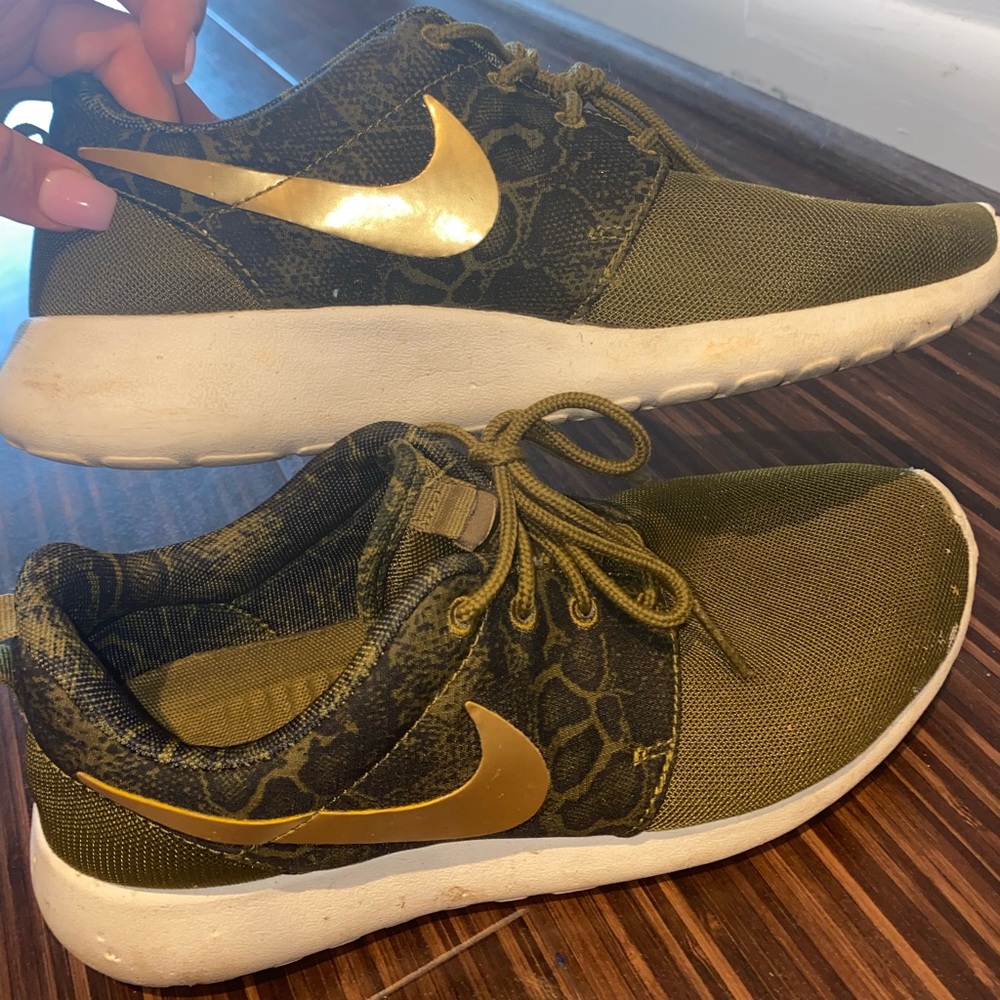 Nike roshe shoe